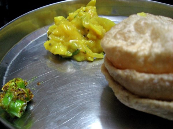poori-kizhangu-recipe.25885.jpg Poori Kizhangu
