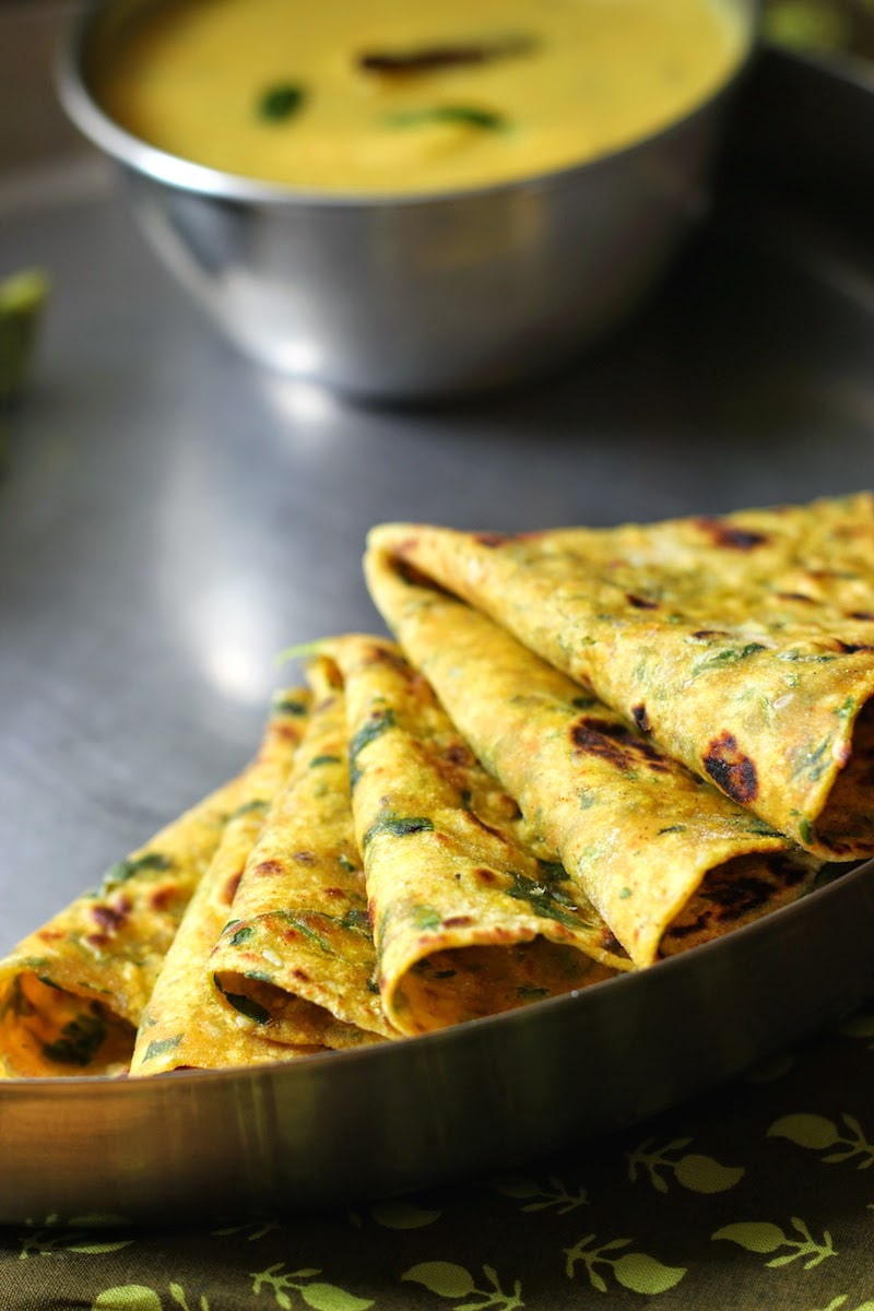 Winter special: Gujarati Methi Thepla [Indian flatbread with fenugreek  leaves] Recipe | Saffron Trail