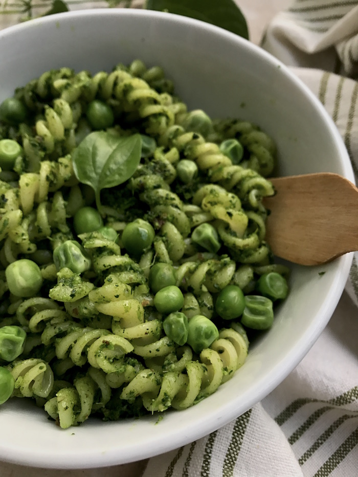 vegan-kale-basil-pesto