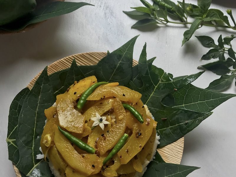 kancha peper ghonto raw papaya curry