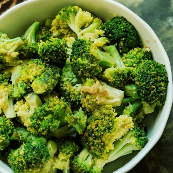 microwave-steamed-broccoli-garlic