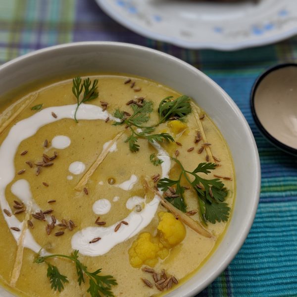 vegan creamy cauliflower soup