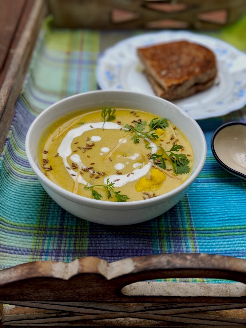 vegan creamy cauliflower soup