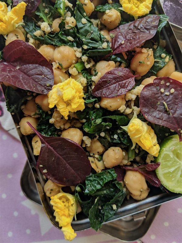 240 calorie healthy lunch salad that is incredibly filling - Vegan and